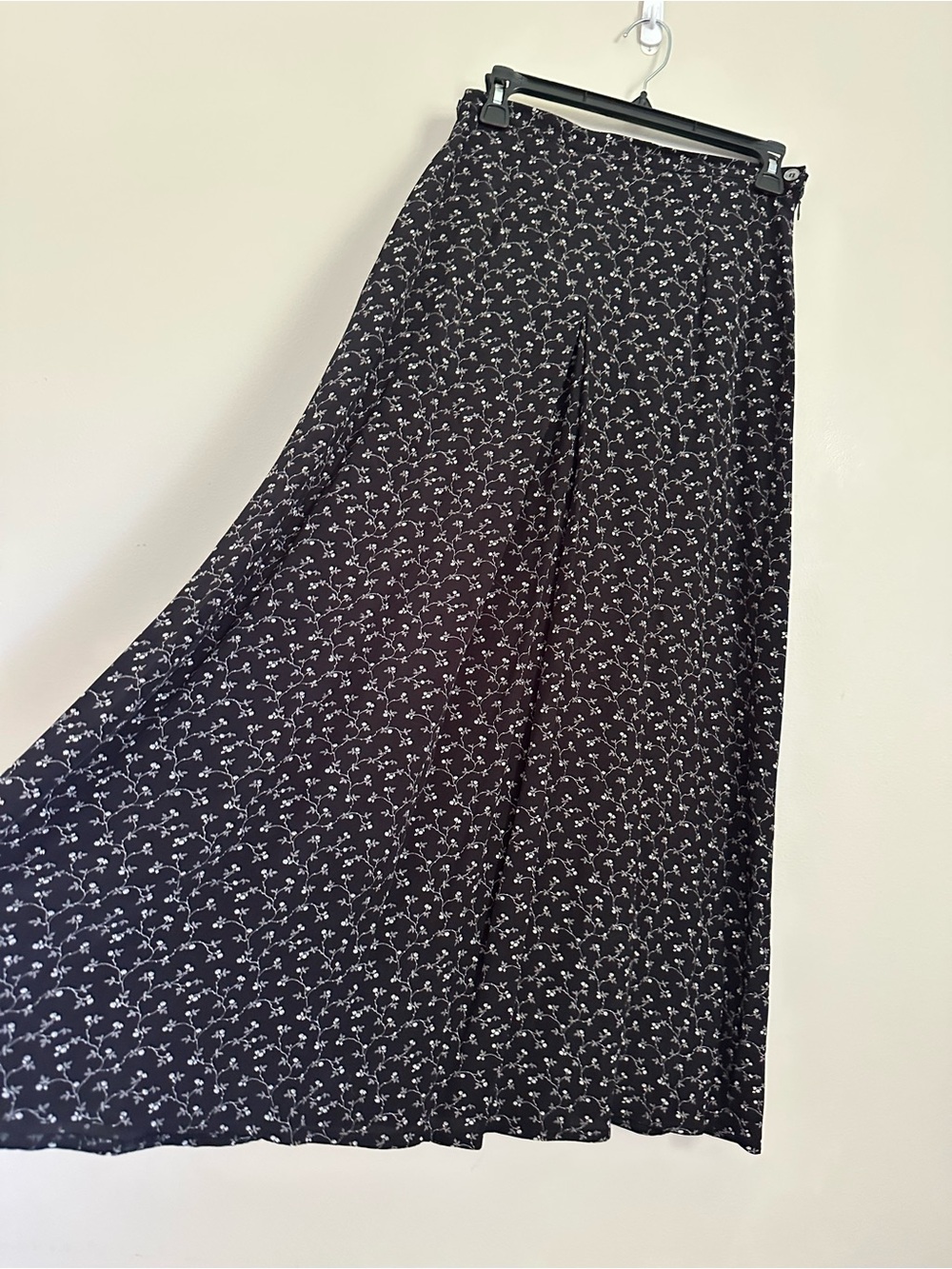 Laura Ashley Black Floral Maxi Skirt Size 8 Boho Fairy Grunge Whimsigoth Indie - Picture 3 of 7